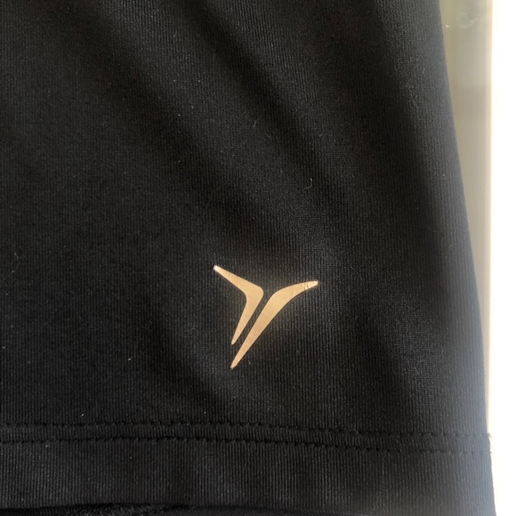 Old navy active shorts - Picture 3 of 4